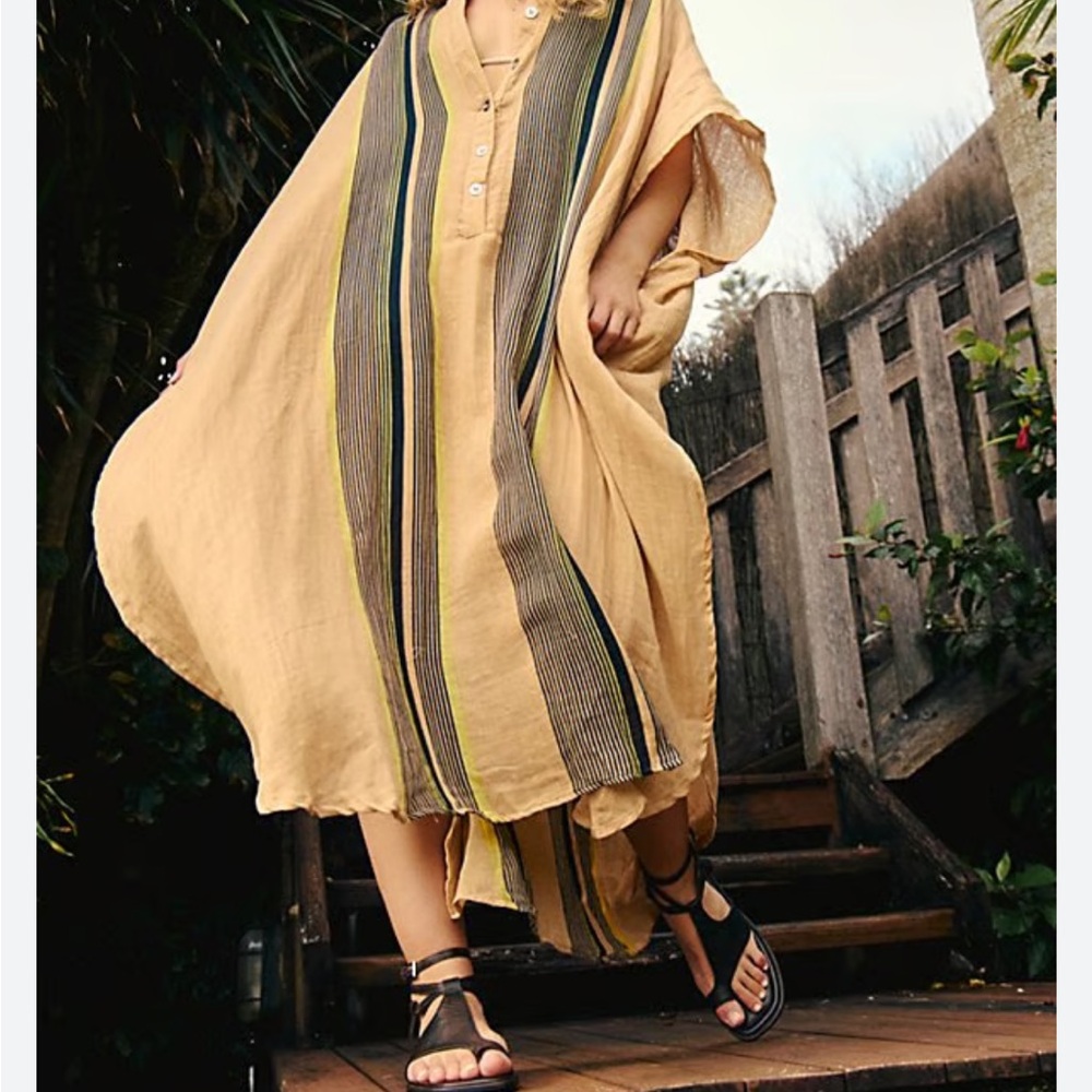 Free People
Vacation Mode Kaftan
COLOR in Natural & Brown
Size all tous - Picture 4 of 13